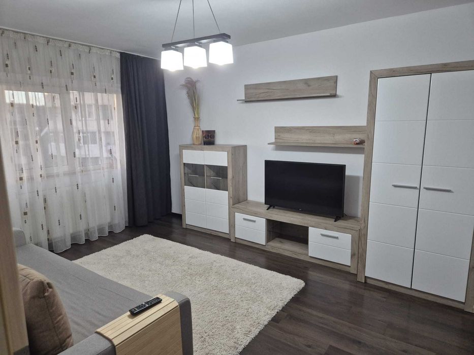 Apartament cu 3 camere, recent renovat, zona Dacia