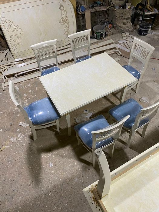 Mehmonxona va Oshxona uchun stol va stullar