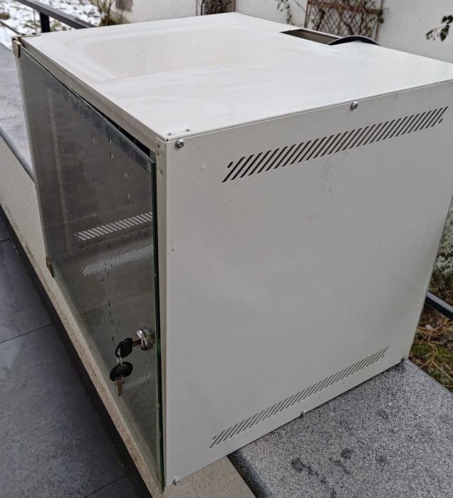 Rack Perete 19'' 9U - Cabinet metalic pt server, usa sticla