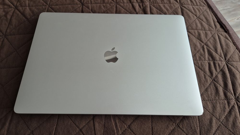 Apple MacBook Pro 16-инча