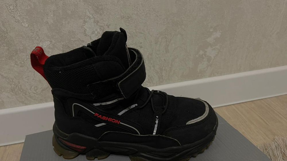 Продаю Зимнию обувь