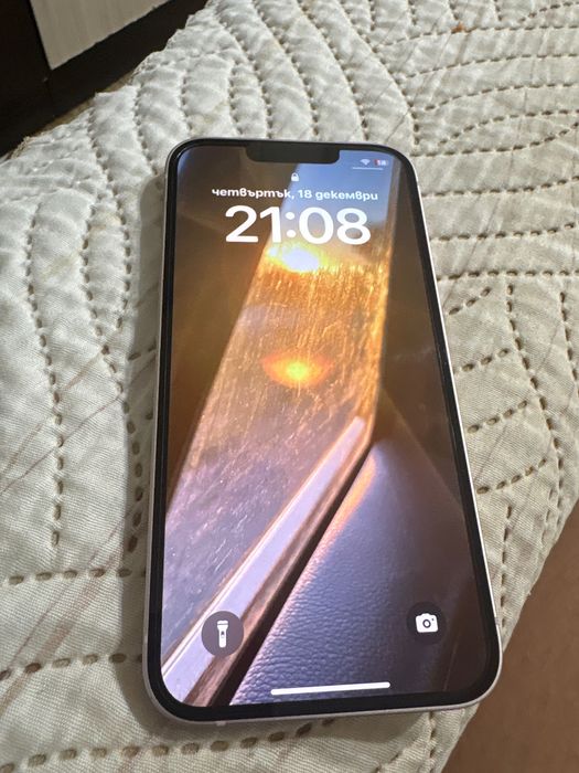 Продавам Айфон 13