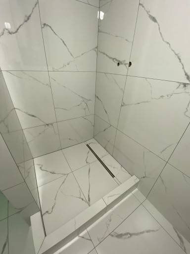 Кафелщик плиточник