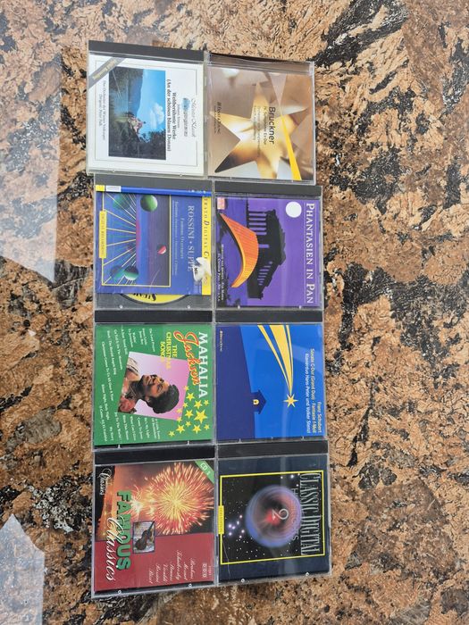 Vând Lot 40 CD cu muzică clasică mixta, made in Germany 

Artiști:

-