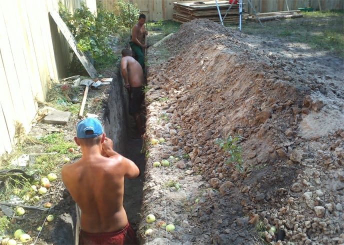 Копаем канализационная ,выгребная яма. Копаем траншею под дома или нар