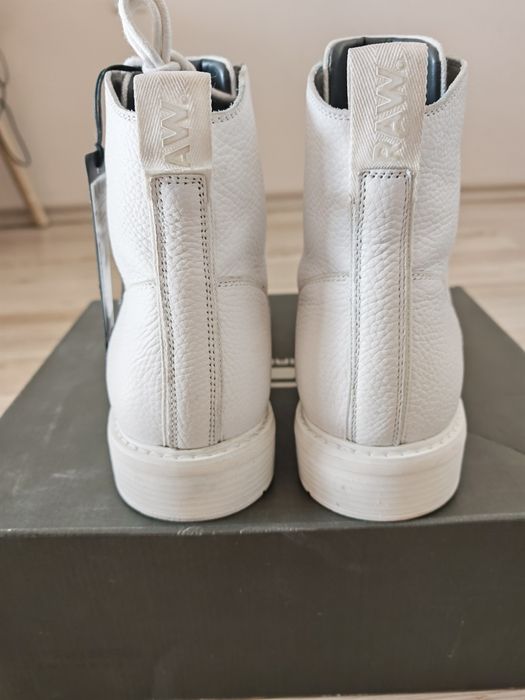 G star бели кожени боти