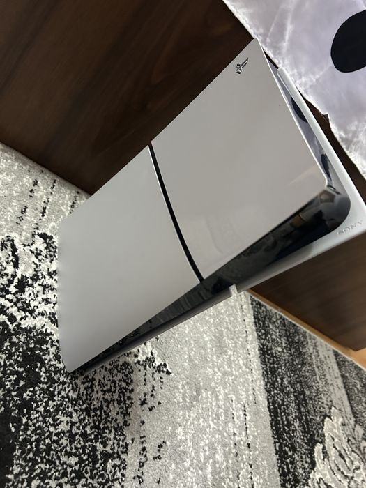 Vând playstation 5 digital edition 1TB