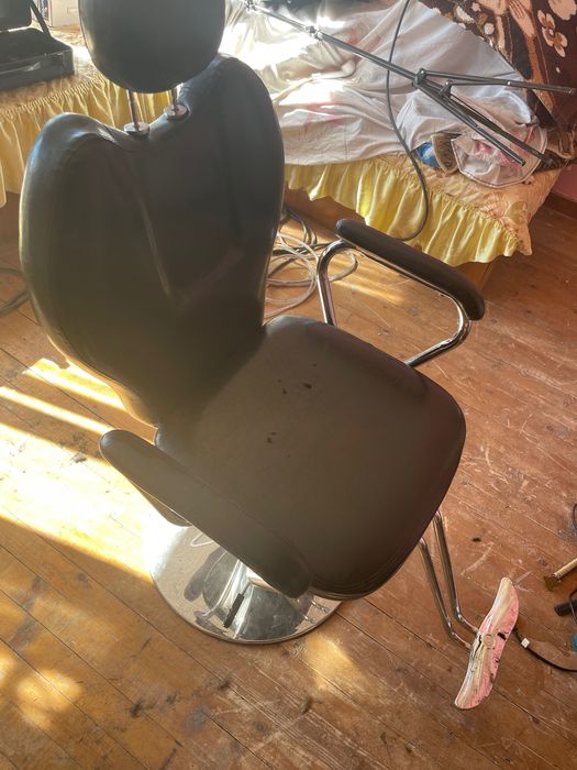 Бръснарски стол и Професионална мивка