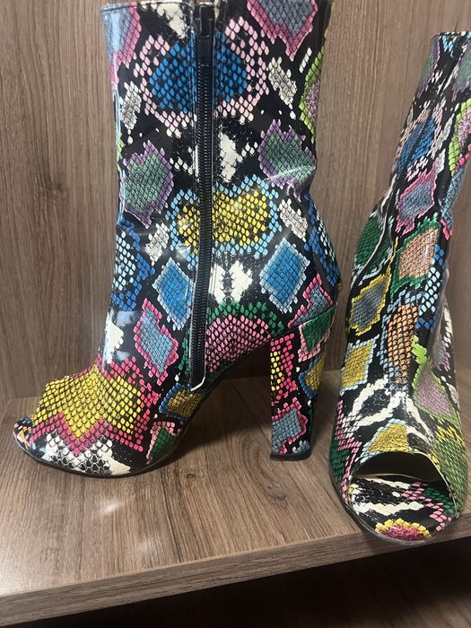 Дамски отворени боти на ток