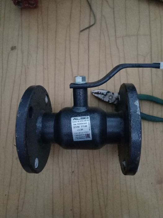 Продам задвижки флянцевые