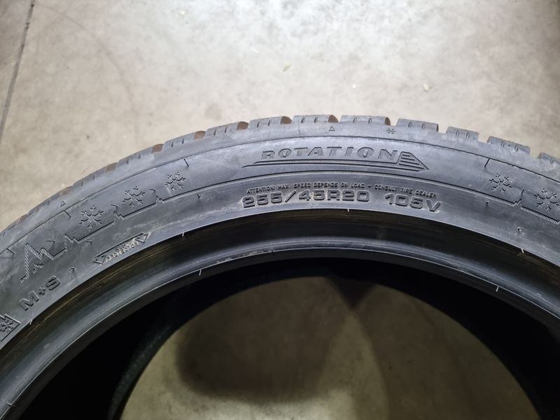 255/45/20 DUNLOP 4бр