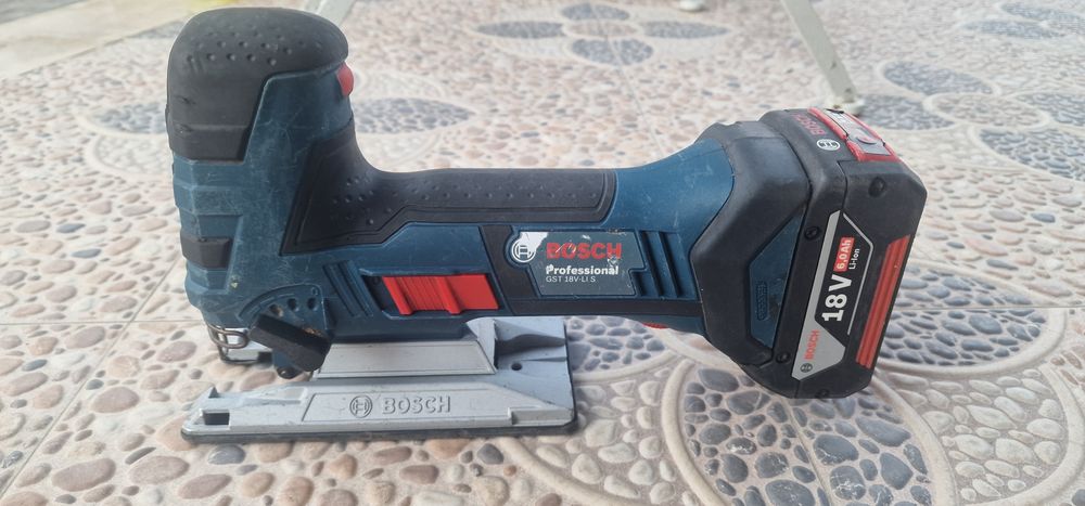 Акумулаторен пробивен трион Bosch GST 18V-LIS