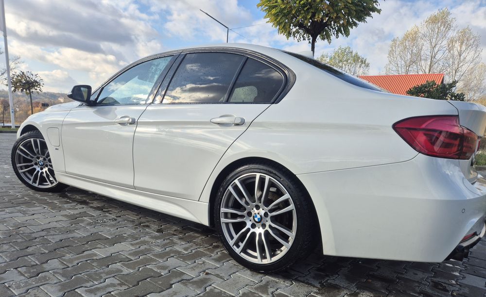 BMW 330 e  Plug-in Hybrid