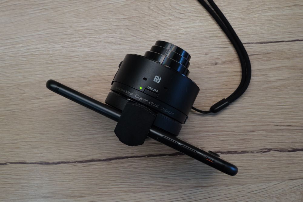 Aparat foto Sony Cybershot DSC-QX10 cu WiFi Lentila G 18 megapixeli