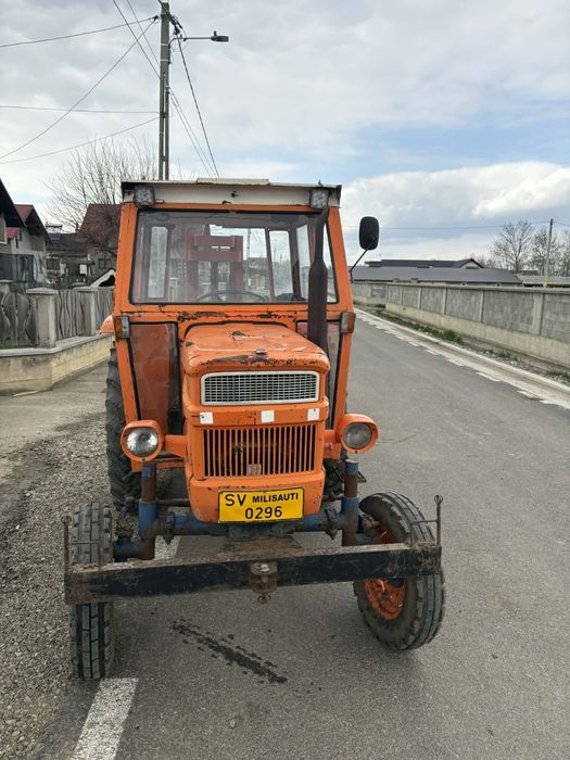 Tractor universal 445