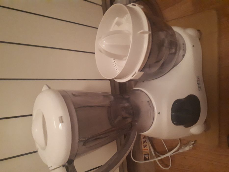 Vand robot de bucatarie cu 4 functii