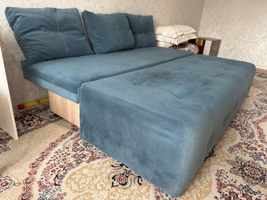 Продаётся диван в хорошем состоянии.