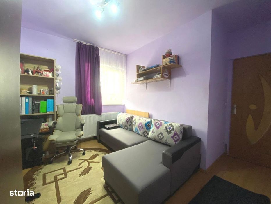 Apartament 3 camere decomandate etaj I zona Gusterita