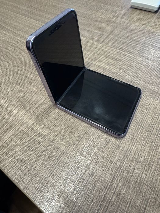 Samsung Galaxy Z flip 4 256GB