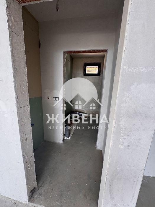 Продава 3-стаен апартамент, кв. Галата, плюс 2 паркоместа - снимка 8