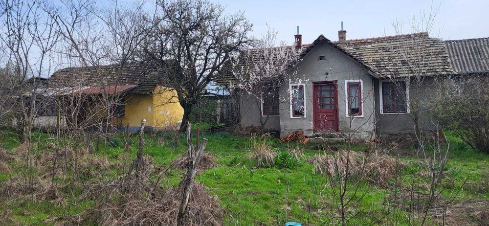 Teren 2000 mp Plenița ideal pentru construcție, poziție bună cu 2 case bătrânești