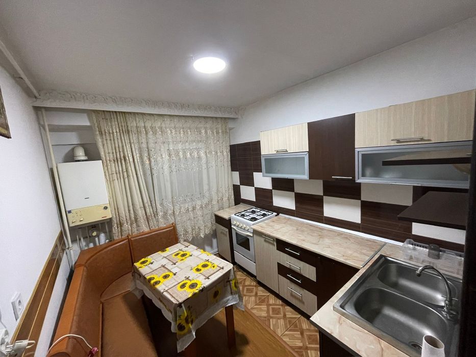 Închiriez apartament cu doua camere