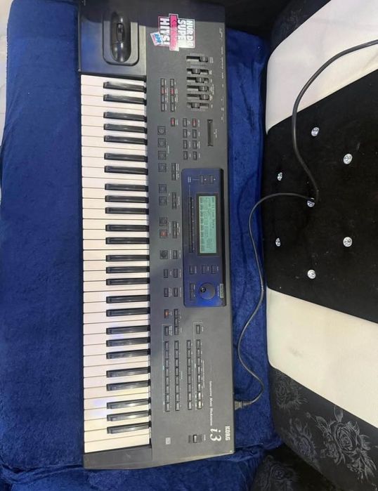 продавам KORG i3