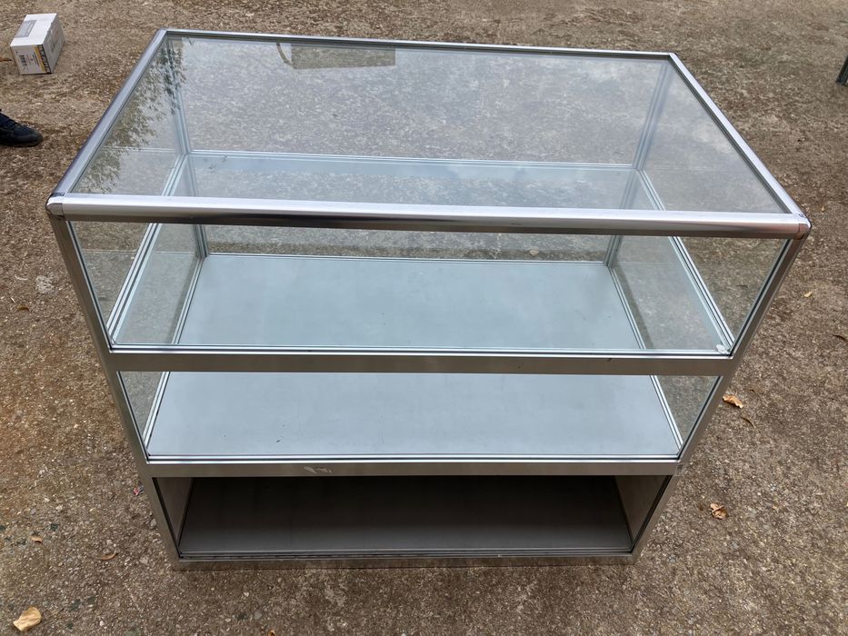 Стъклени  витрини