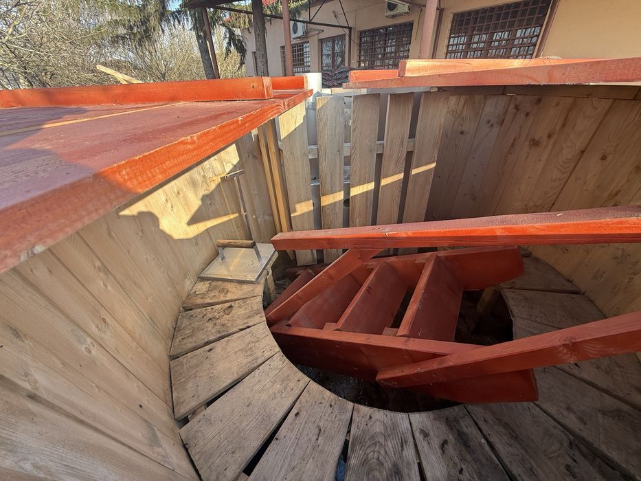 Ciubăr din lemn, sobă inox, 8–10 persoane – 2 bucăți disponibile