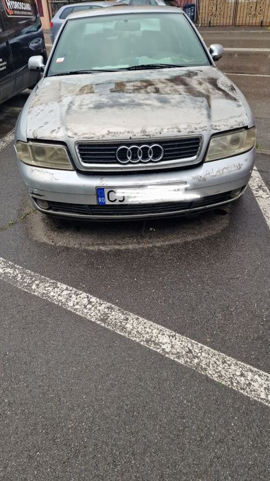 Vând Audi A 4 pentru piese