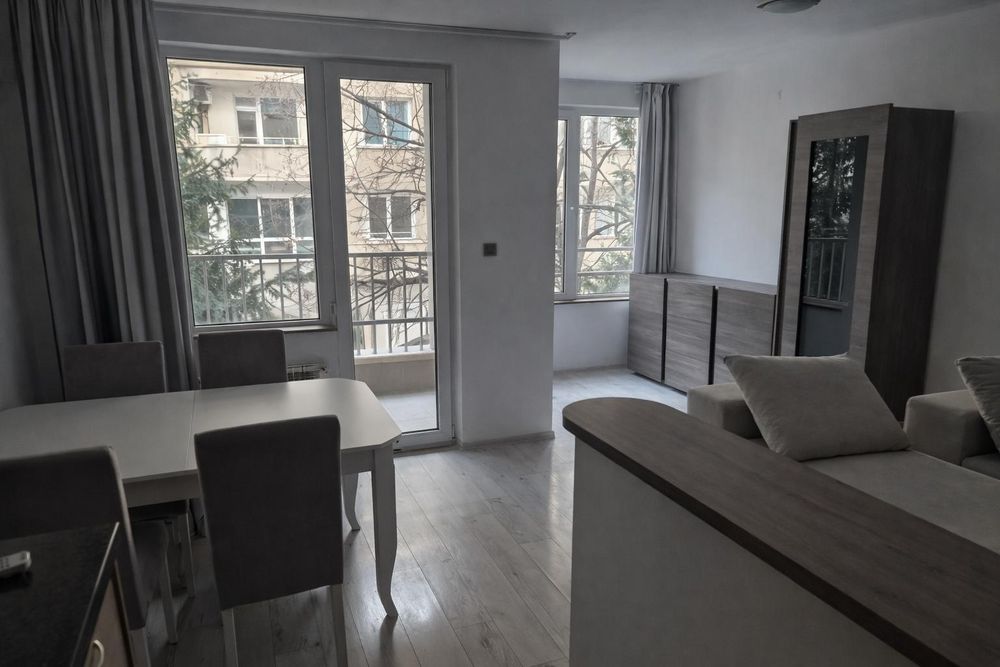 Дава се под наем Двустаен апартамент в София, Хладилника - 65 кв.м за 648.21 € - Снимка #2