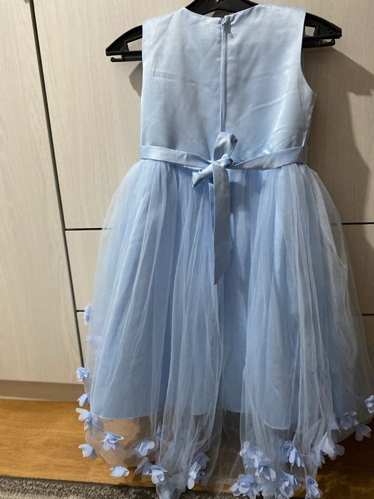 продам детское платье/костюм