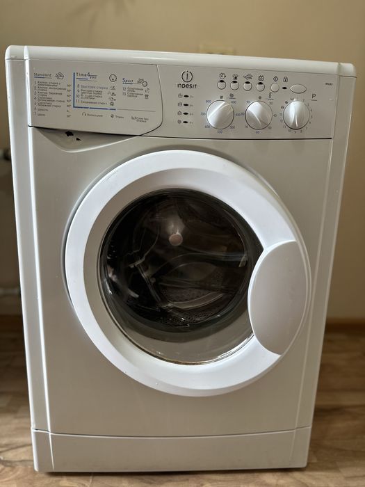 Продаю б/у стиральную машинку indesit