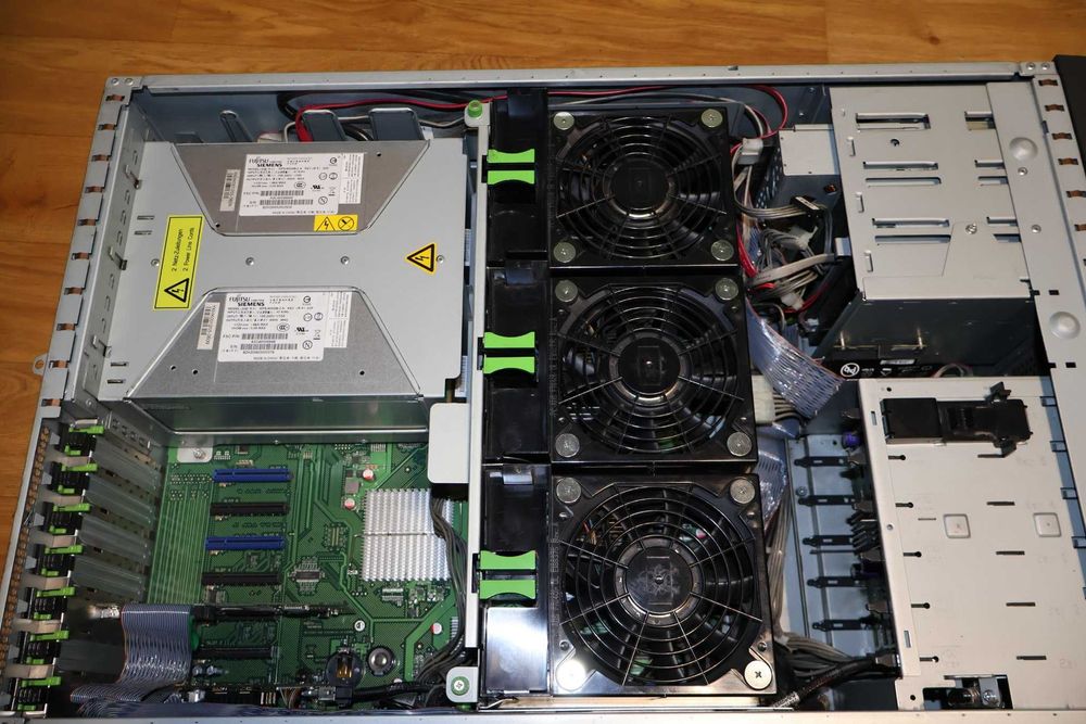 Cервер Fujitsu primergy TX300 S5