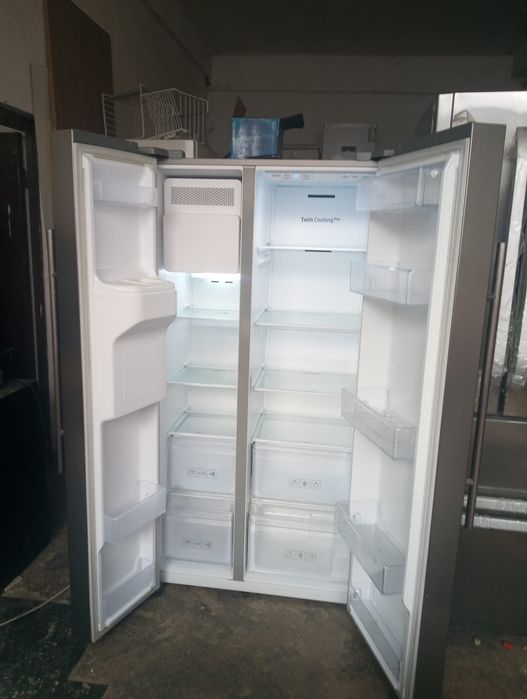 Frigider Samsung Side by Side