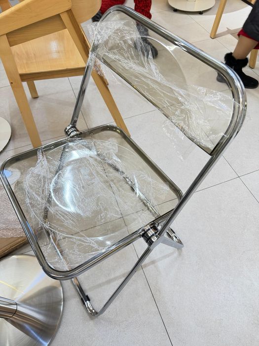 Стол и стулья