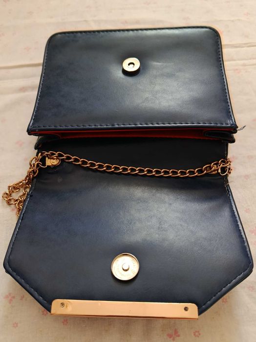 Продам женскую сумочку-клатч.