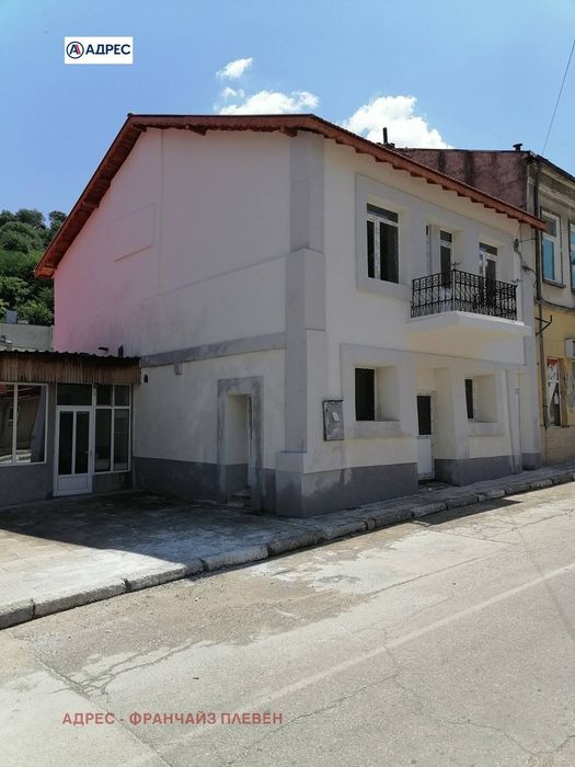 Продава се Къща в Никопол - 224 кв.м за 102 €/кв.м - Снимка #1