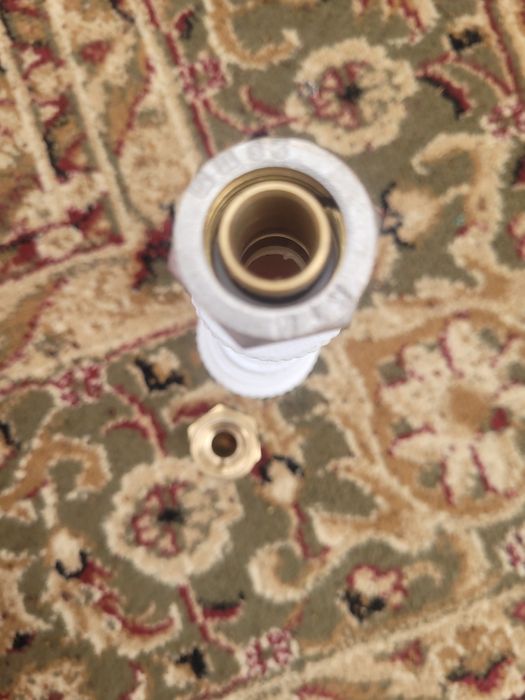 Продам пластиковые трубы с муфты