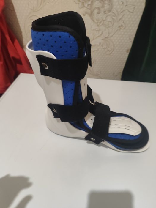 Лангет на левую ногу