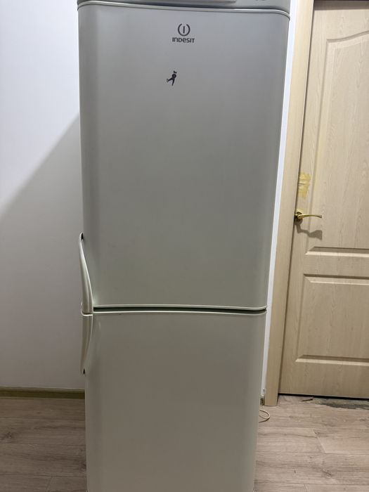 Холодильник Indesit