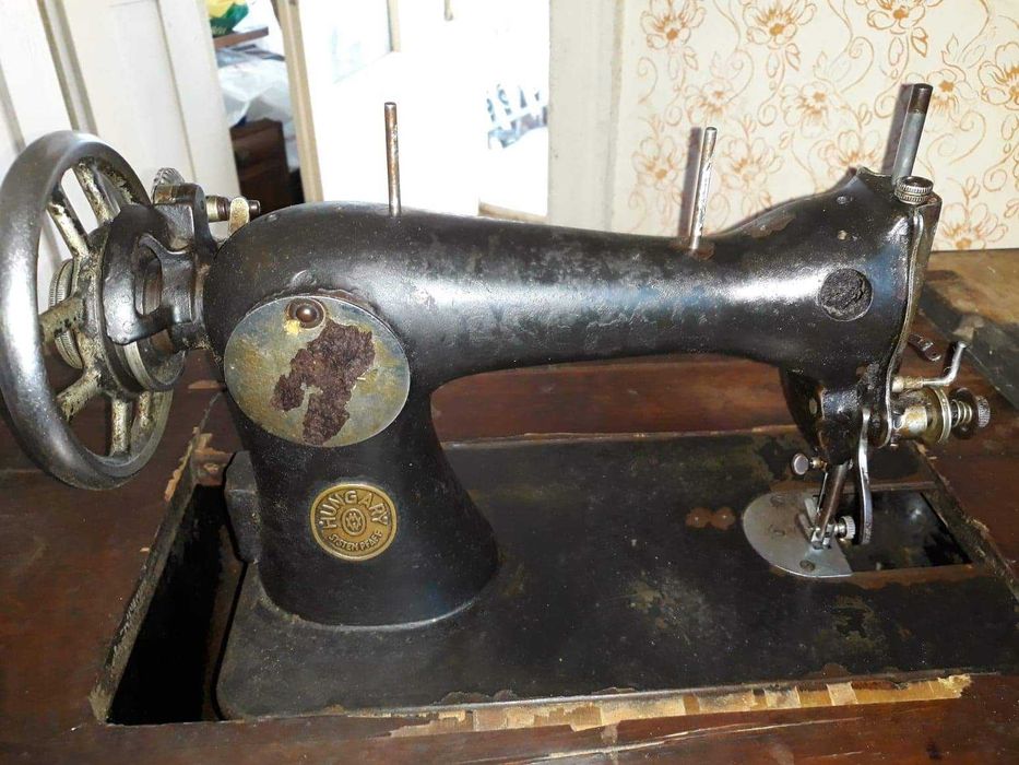 Masina de cusut mecanica cu pedala
