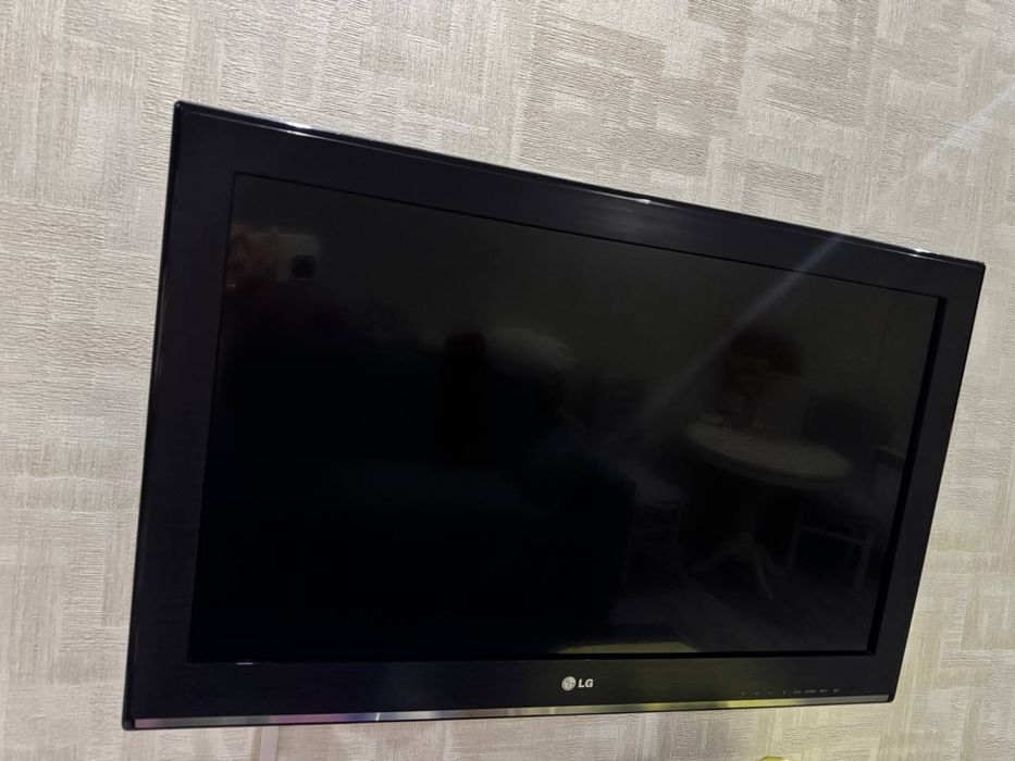 Телевизор LG в хорошем состоянии