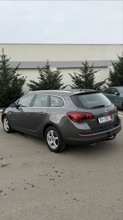 Opel Astra  J / Sports Tourer / 1.4 Turbo / Bi-Xenon / Euro 5