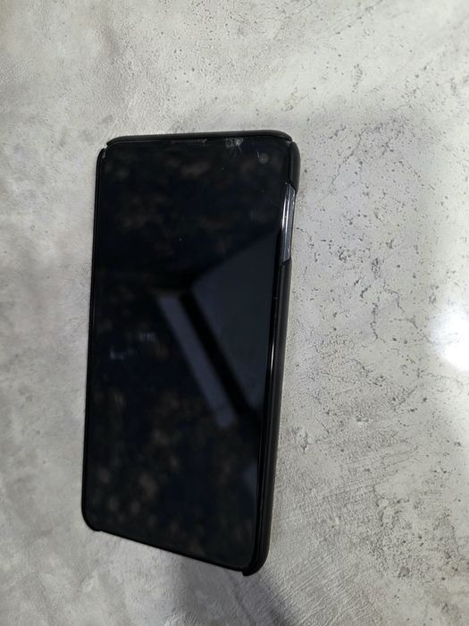 Продам телефон Samsung s10e 128 gb
