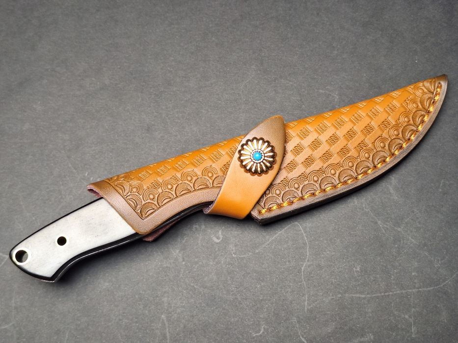 Ловен нож от дамаска стомана VG10 с кожена кания