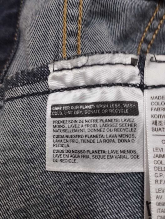 Geaca de blugi Levi's trucker, usor cambrat, barbati, L, in stare buna, usor purtati, achizitionat in SUA
