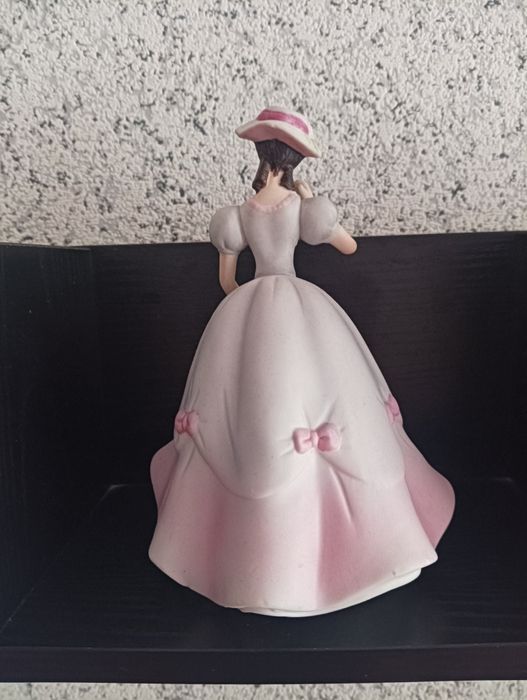 Кукла -фигурка в перфектно състояние