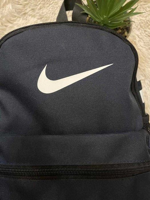 Стилна дамска раница Nike - Нова.