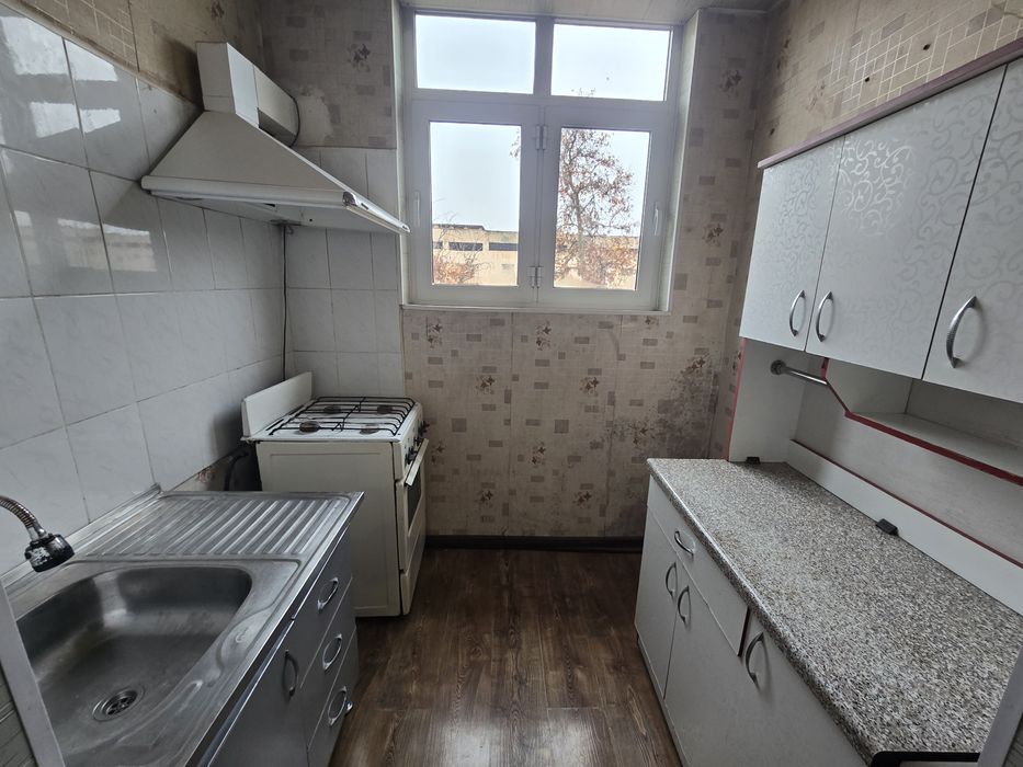 Zudlik bilan frunze massifda 3xonali kvartira sotiladi